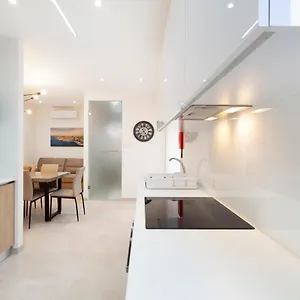Appartamento Fl56 - New 3storey House - Private Entrance & Roof, Floriana
